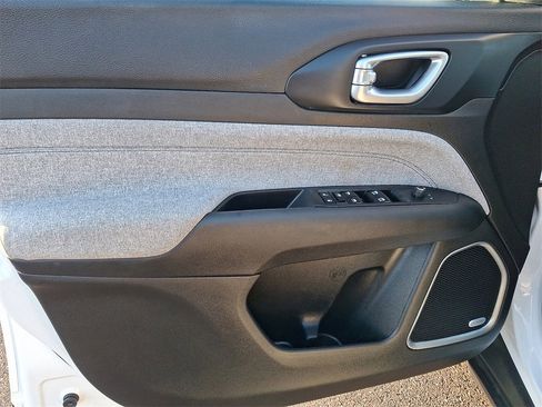 Used 2023 Jeep Compass Latitude w/ Sun and Sound Group image 11