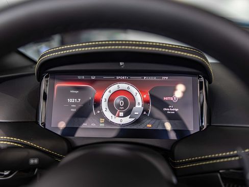 Used 2025 Aston Martin DB12 Convertible RWD image 23