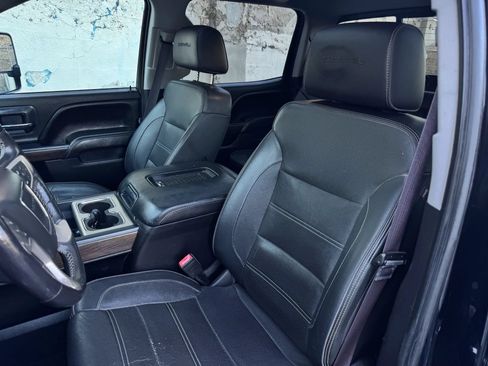 Used 2017 GMC Sierra 2500 Denali w/ Duramax Plus Package AWD/4WD image 19