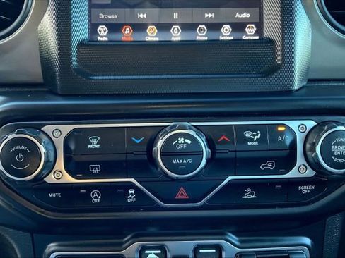 Used 2023 Jeep Wrangler Sport S image 37