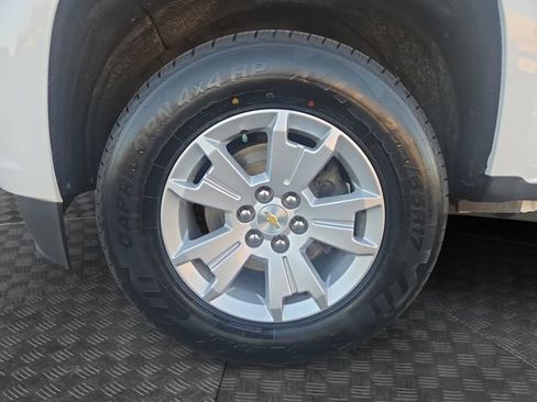 Used 2022 Chevrolet Colorado W/T w/ WT Convenience Package AWD/4WD image 31