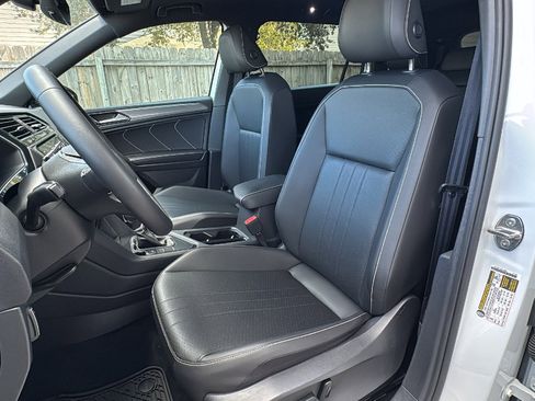 Used 2023 Volkswagen Tiguan SE R-Line image 14