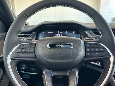 New 2026 Jeep Grand Cherokee Altitude image 25