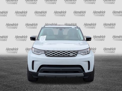 Used 2024 Land Rover Discovery S image 3