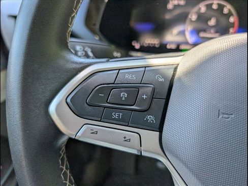 Certified 2024 Volkswagen Taos SE w/ Panoramic Sunroof Package image 33