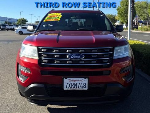 Used 2017 Ford Explorer FWD image 2