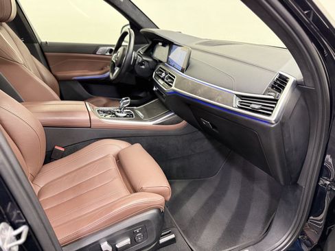 Used 2022 BMW X7 xDrive40i w/ M Sport Package AWD/4WD image 21