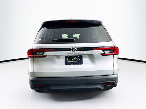 Used 2025 Toyota Grand Highlander AWD image 7