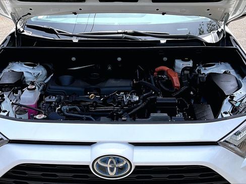 Used 2024 Toyota RAV4 XLE AWD/4WD image 30