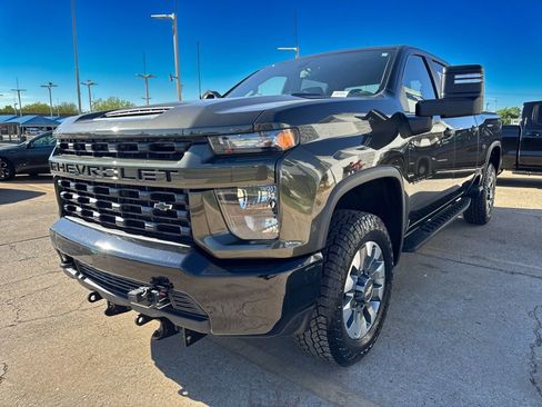 Used 2023 Chevrolet Silverado 2500 Custom w/ Custom Convenience Package AWD/4WD image 3