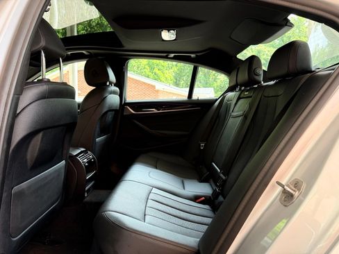 Used 2021 BMW 530i w/ Convenience Package RWD image 19