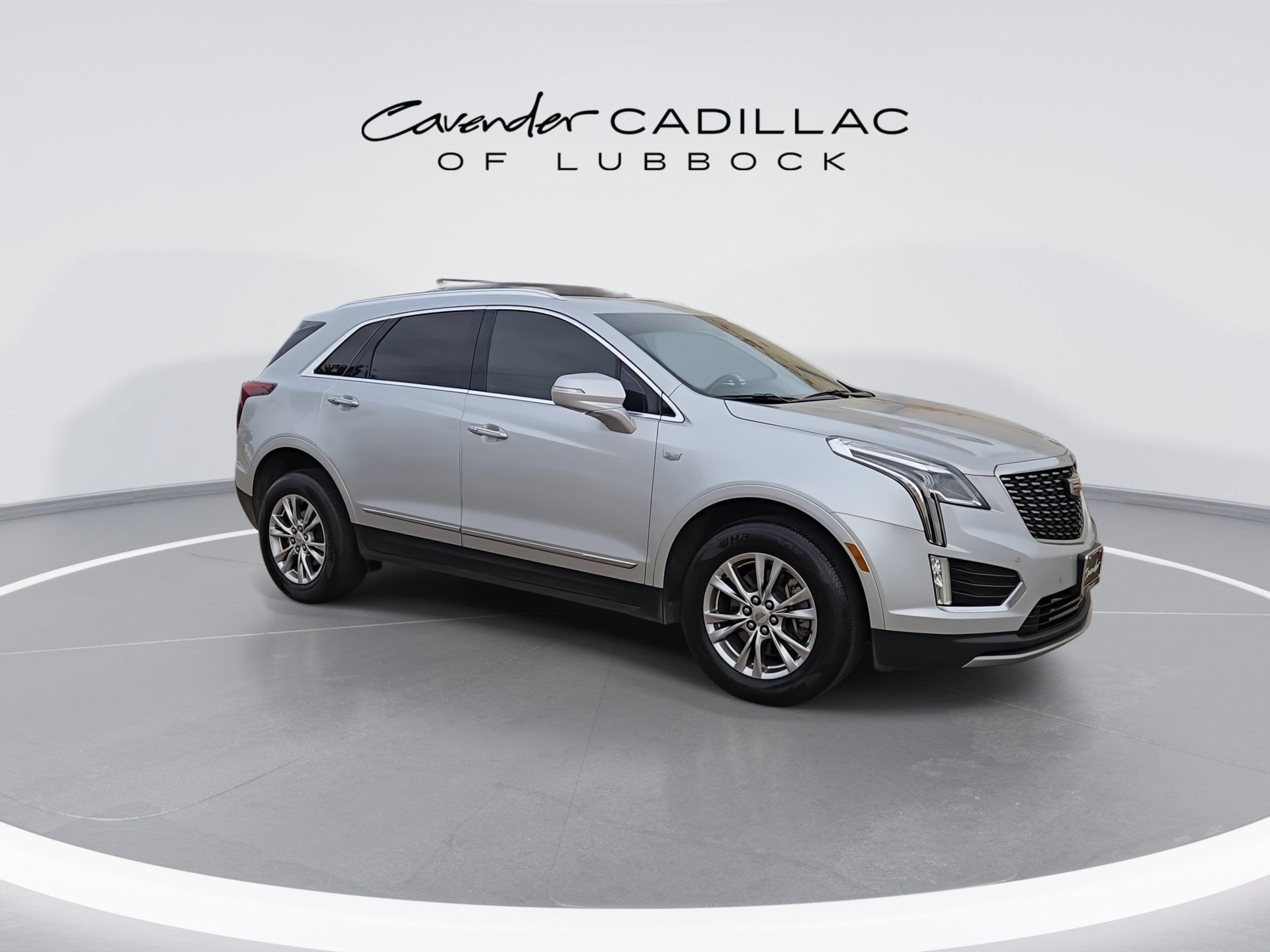 Used 2020 Cadillac XT5 Premium Luxury FWD image 2