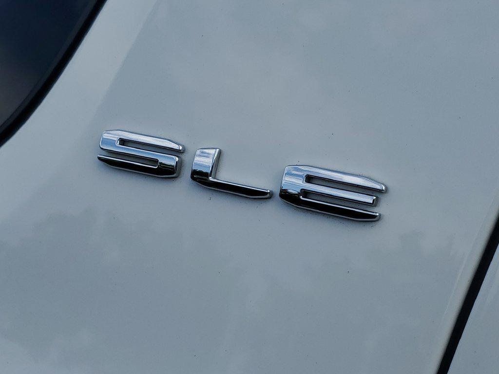 Used 2020 GMC Acadia SLE w/ Driver Convenience Package FWD image 37