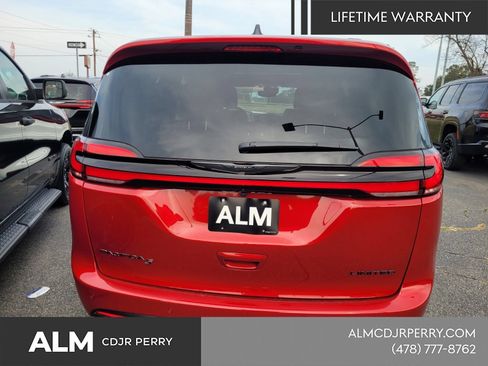 New 2026 Chrysler Pacifica Limited w/ S Appearance Package FWD image 13