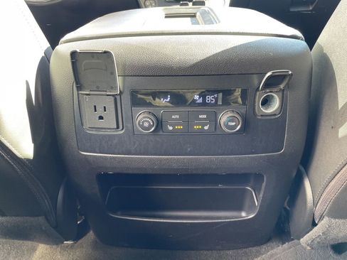 Used 2018 GMC Yukon XL SLT image 13