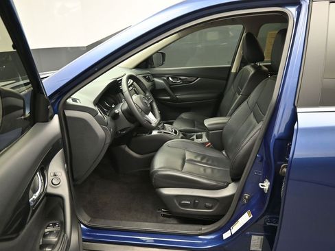 Used 2019 Nissan Rogue SL w/ Premium Package image 9
