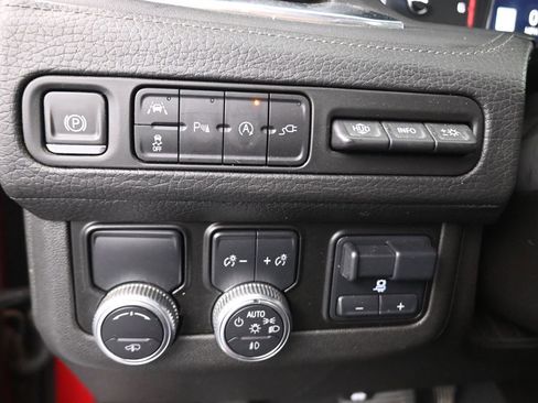 Used 2021 GMC Yukon XL Denali w/ Denali Premium Package image 11