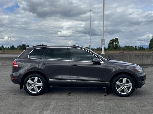Used 2012 Volkswagen Touareg TDI image 6
