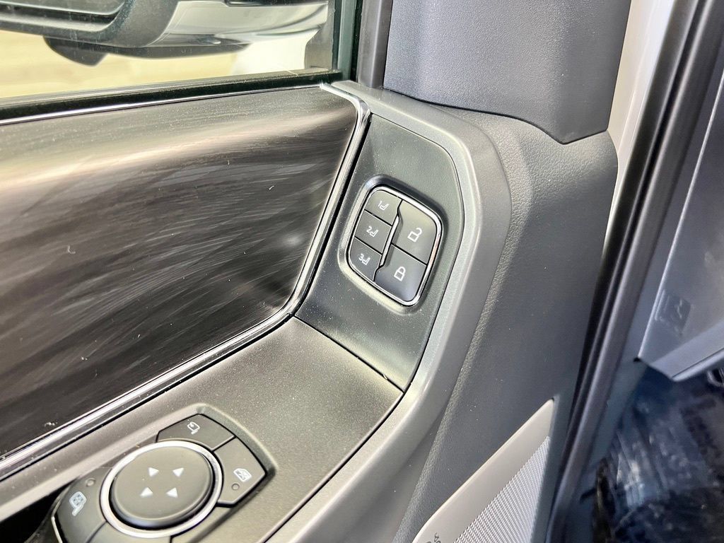 Used 2025 Ford F150 Lariat AWD/4WD image 18