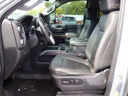 Used 2022 GMC Sierra 3500 SLT w/ SLT Convenience Package image 3