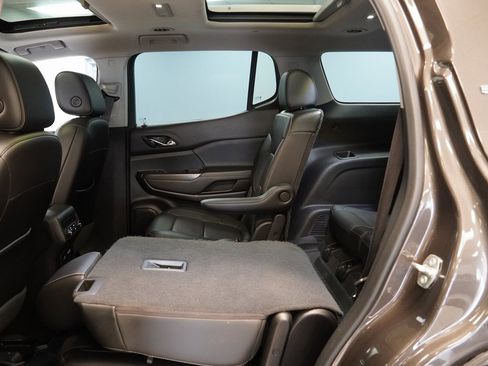 Used 2020 GMC Acadia SLT w/ Driver Alert Package II image 27