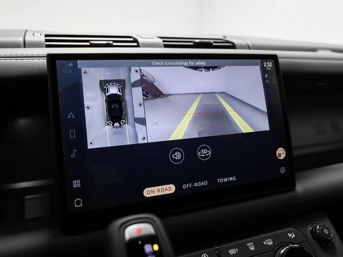 Used 2025 Land Rover Defender 110 image 40