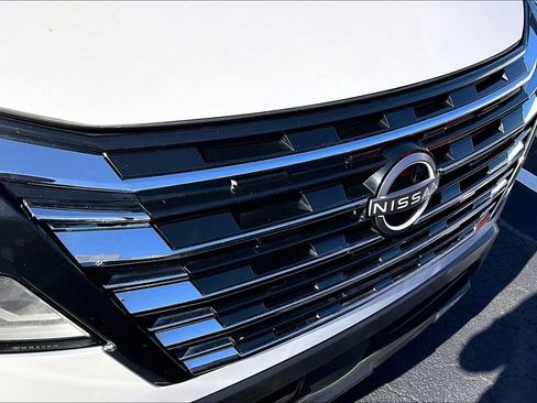 Used 2024 Nissan Rogue SV image 31