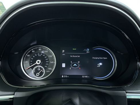 Used 2023 Genesis Electrified GV70 image 19