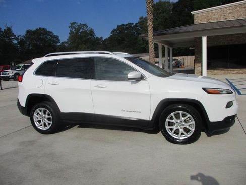Used 2014 Jeep Cherokee Latitude w/ Comfort/Convenience Group FWD image 16