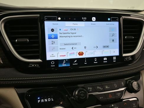 Used 2023 Chrysler Pacifica Limited image 12