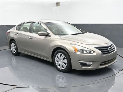 Used 2014 Nissan Altima 2.5 S image 2