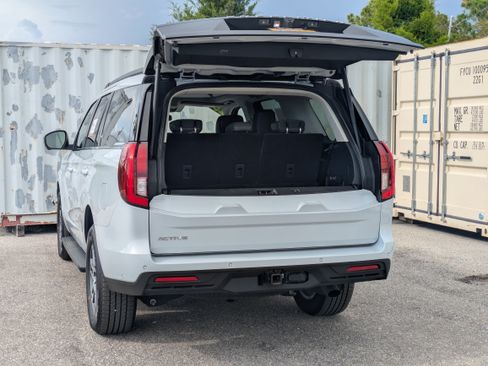 Used 2025 Ford Expedition Active RWD image 14