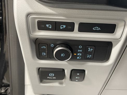 Used 2022 Ford F150 Limited image 22