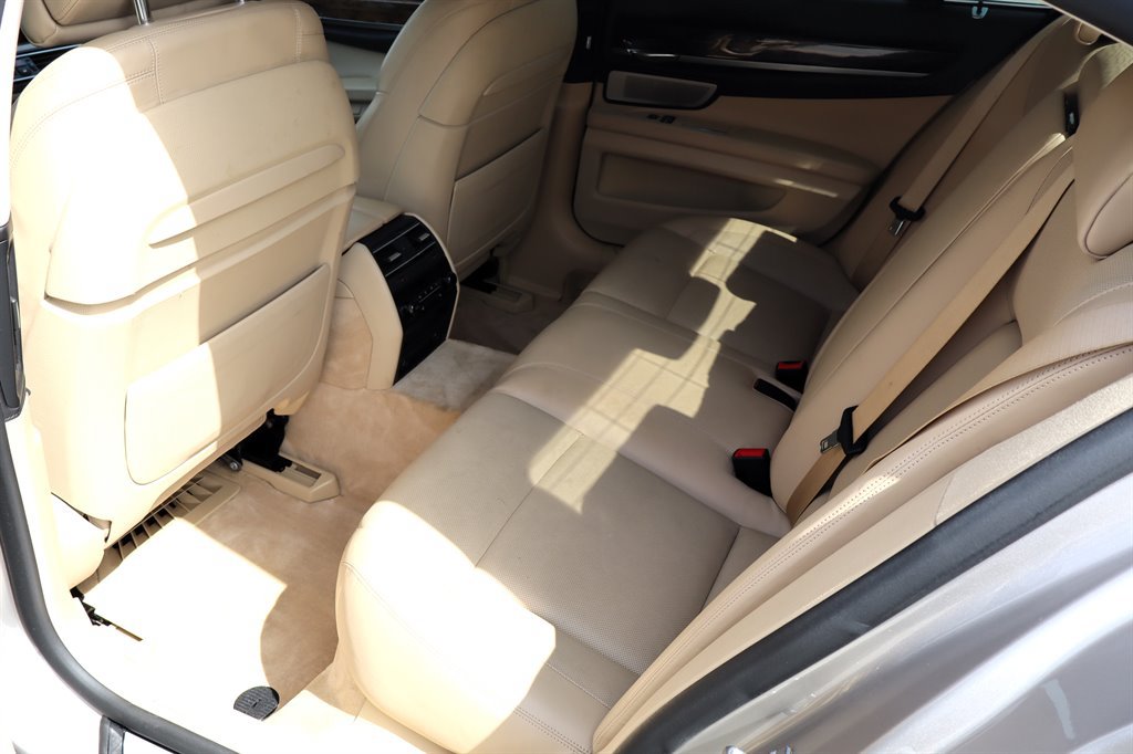 Used 2013 BMW 750i RWD image 19