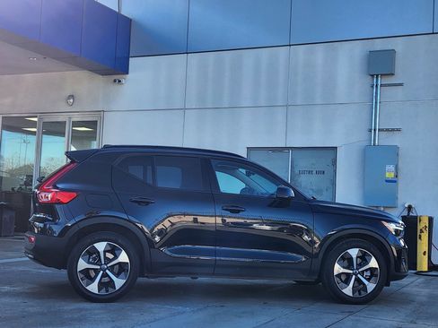 Used 2023 Volvo XC40 B4 Ultimate image 8