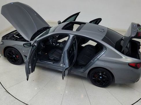 Used 2022 BMW 530e xDrive w/ Executive Package image 90