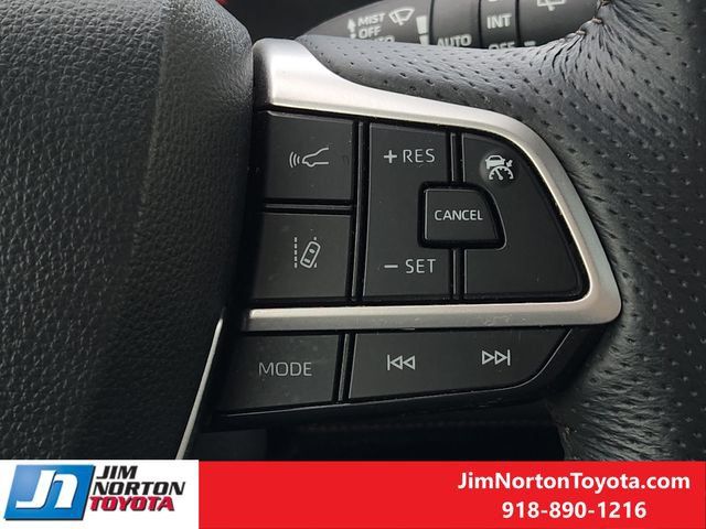 Used 2025 Toyota Sienna Platinum FWD image 30