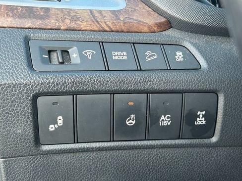 Used 2017 Hyundai Santa Fe Limited image 22