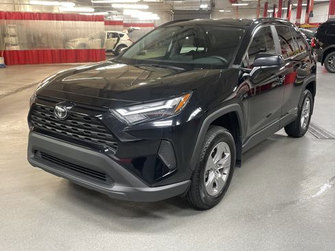 Used 2025 Toyota RAV4 LE image 5