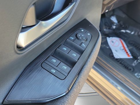 Certified 2025 Nissan Kicks SV FWD image 19
