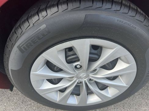 Used 2017 Toyota Camry LE FWD image 4