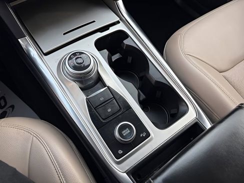 Used 2022 Ford Explorer Limited w/ Equipment Group 301A image 21