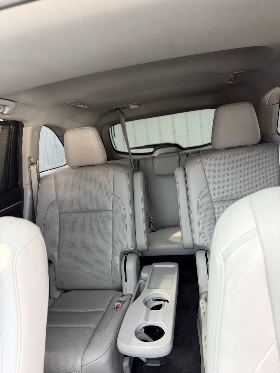 Used 2016 Toyota Highlander Limited w/ Driver Technology Package FWD image 26