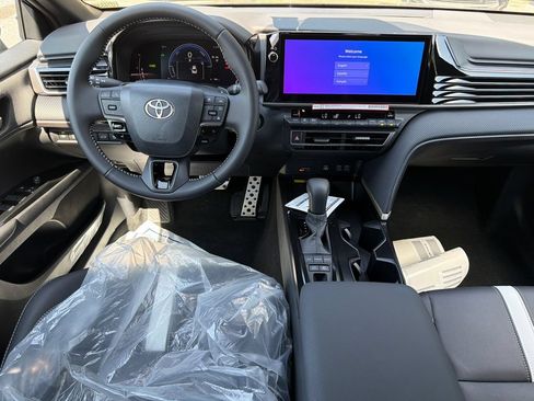 New 2026 Toyota Camry Hybrid FWD image 23