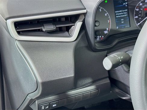 Certified 2025 Toyota Corolla SE image 19