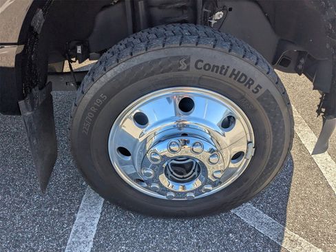 Used 2024 Ford F450 Platinum w/ FX4 Off-Road Package image 11