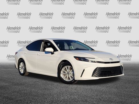 Used 2025 Toyota Camry LE image 2