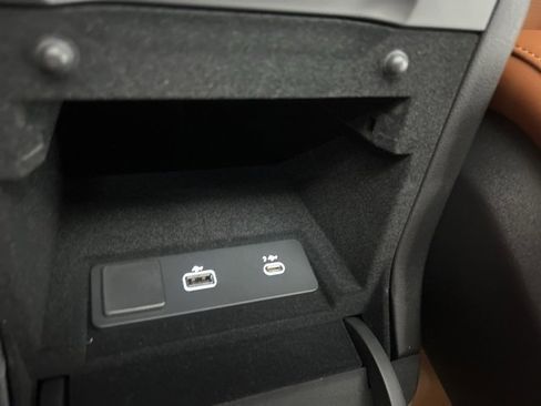 Used 2025 Jaguar F-PACE R-Dynamic S image 22