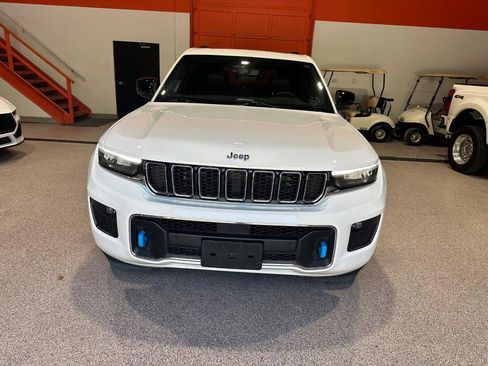 Used 2022 Jeep Grand Cherokee Overland AWD/4WD image 10