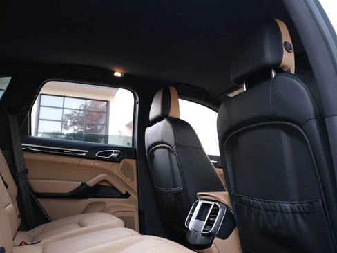 Used 2016 Porsche Cayenne image 30